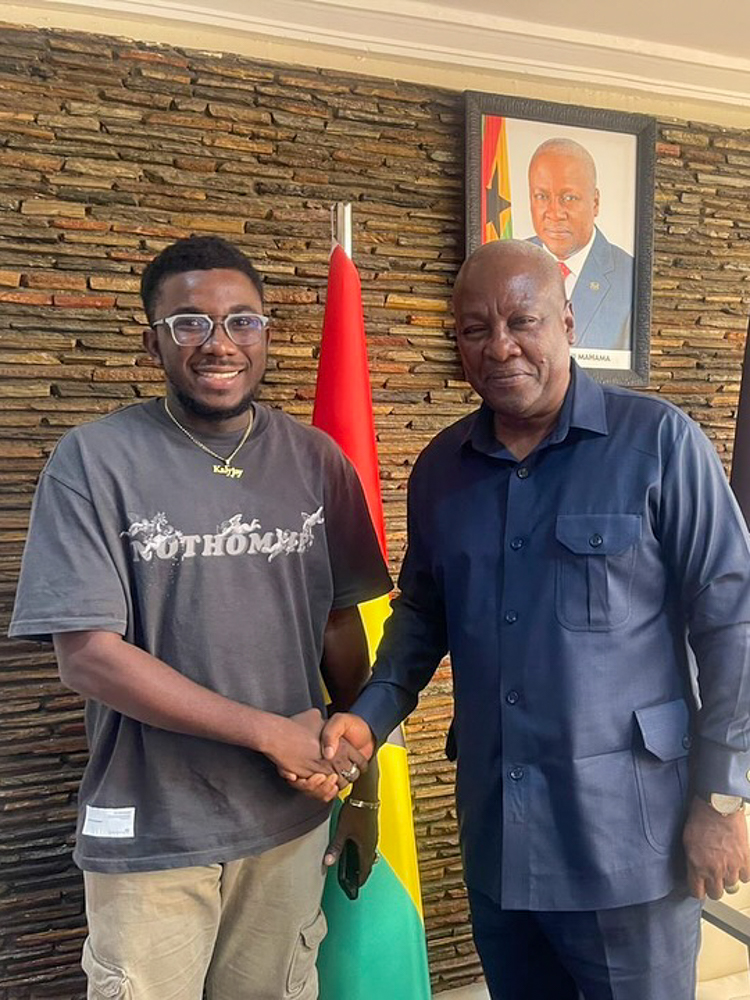 Kalyjay wearing his Name Necklace from visoire 2