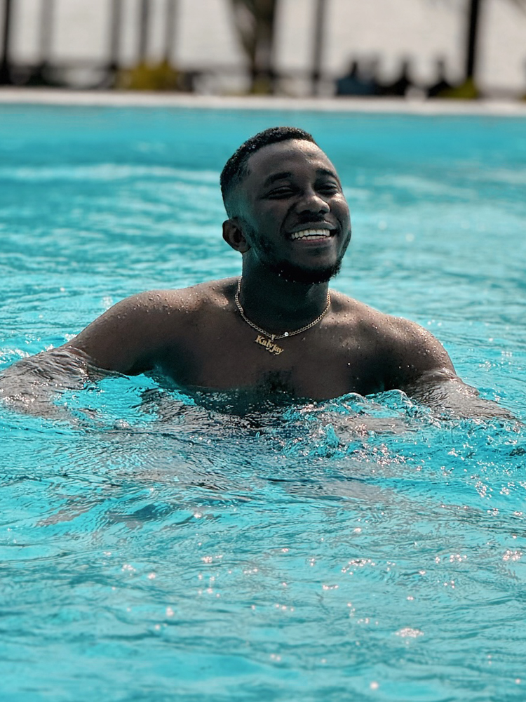 Kalyjay wearing his Name Necklace from visoire 5