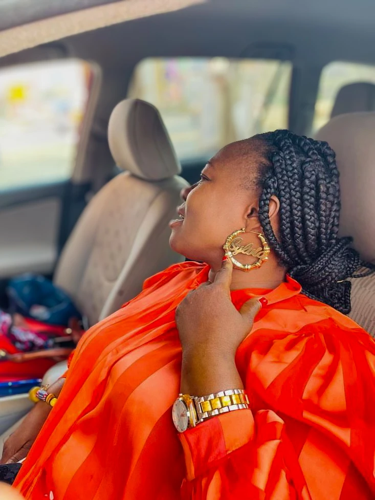 Customer wearing Visoire piece